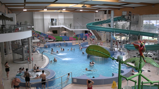 250 TYSIĘCY GOŚCI, PRZYCHODY, KOSZTY I WYDATKI