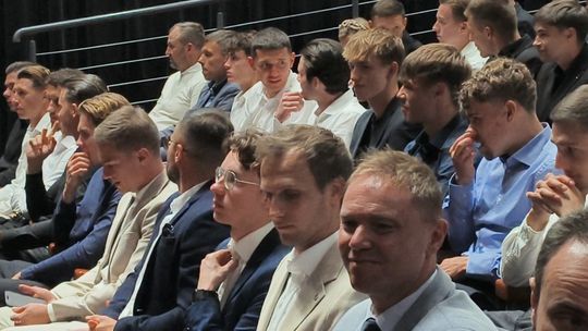 80-LECIE CHROBREGO BEZ KIBICÓW I WAŻNYCH DZIAŁACZY