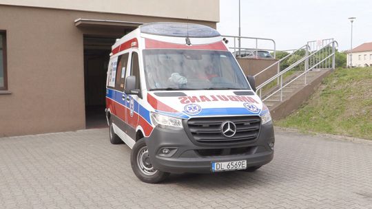 AGRESYWNY MĘŻCZYZNA ZAATAKOWAŁ ZAŁOGĘ KARETKI