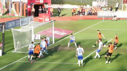 Chrobry - Stal 1-0. Tsykalo zalicza bramkę samobójczą.