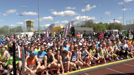 BIEGACZE OPANOWALI POLKOWICE PODCZAS PÓŁMARATONU