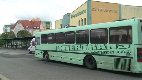 BRAK AUTOBUSU, UCZNIOWIE SAMI DOJEŻDŻAJĄ DO SZKÓŁ . Problem szkolnej młodzieży z dojazdem do szkół.