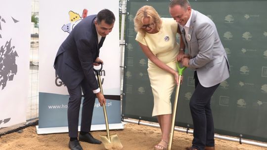 BUDOWA CZWARTEGO SKRZYDŁA GŁOGOWSKIEGO HOSPICJUM OFICJALNIE ROZPOCZĘTA