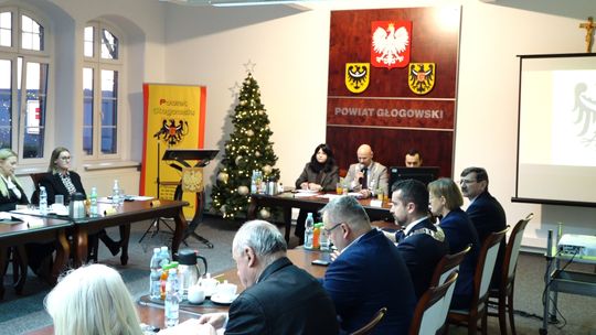 Budżet 2026 przyjęty. Starosta chwali, opozycja krytykuje Budżet 2026 przyjęty. Starosta chwali, opozycja krytykuje