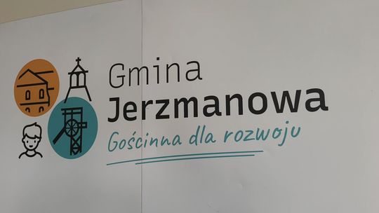 Burzliwa sesja w Jerzmanowej, w tle budowa zbiornika retencyjnego