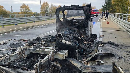 BUS STANĄŁ W OGNIU, INTERWENIOWALI STRAŻACY