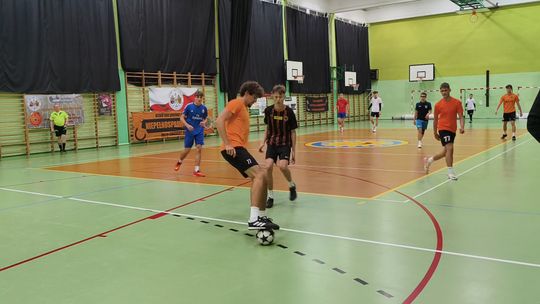 Charytatywny turniej w SP 12 w Głogowie wspiera kibiców niepełnosprawnych