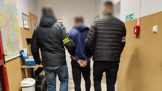 CHCIELI OKRAŚĆ DOSTAWCĘ JEDZENIA. TRAFILI DO ARESZTU