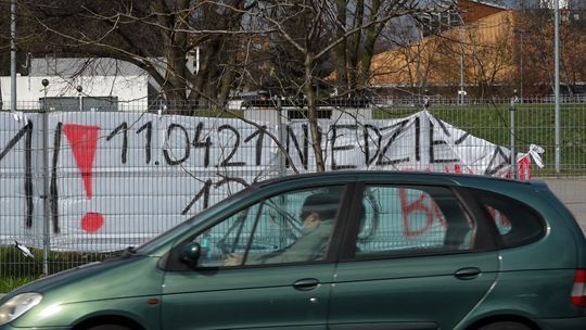 CHOWANIE GŁOWY W PIASEK?