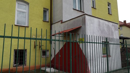 CO Z BUDYNKIEM PO DOMU SAMOTNEJ MATKI?
