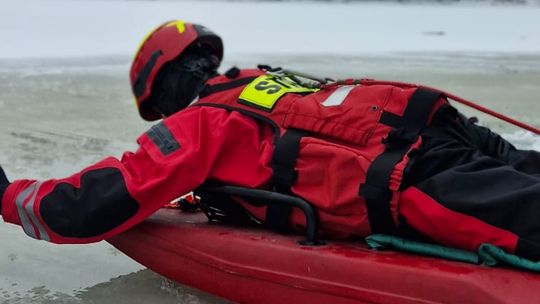 Ćwiczenia lodowe strażaków na Odrze. Sprawdzili realne zagrożenia