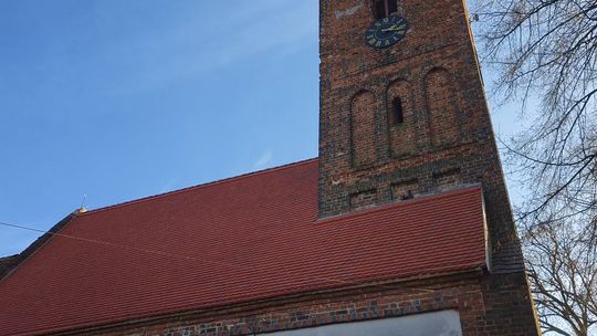 CZĘŚĆ DACHU WYREMONTOWANA. PARAFIA ZBIERA NA DALSZE PRACE