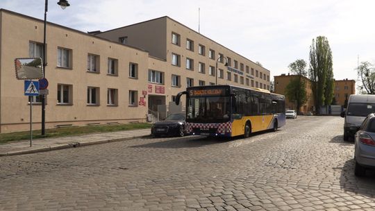 CZY DZIURAWA DROGA WOJEWÓDZKA NIE ZASZKODZI NOWIUTKIM AUTOBUSOM?