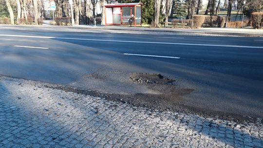 CZY GŁOGOWSKI RATUSZ ZAPŁACI ZA USZKODZONE AUTA?