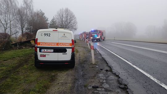 DK12 zamknięta po wypadku w Nielubi. Doszło do wycieku gazu