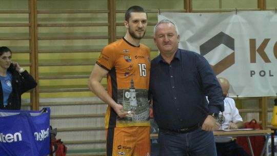 DO GRY WCHODZĄ ZMIENNICY