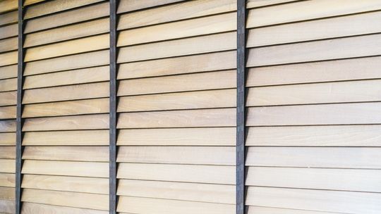 Dom w optymalnej temperaturze: Przegląd nowoczesnych osłon przeciwsłonecznych i pomoc w wyborze najlepszej