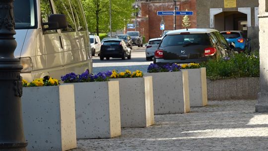DONICE STOJĄ, KIEROWCY NADAL PARKUJĄ