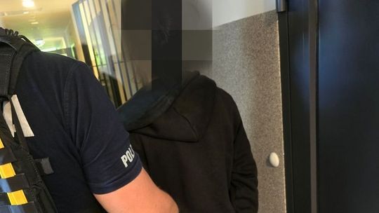 Dwie osoby poszukiwane zatrzymane w jeden dzień. Czujność policjanta z Przemkowa