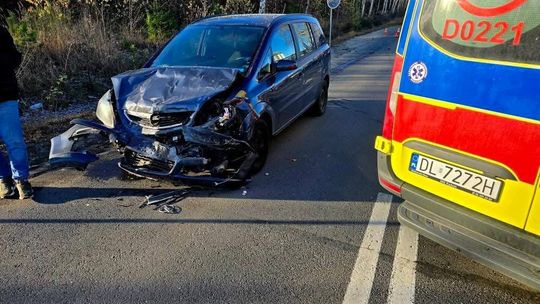 Dwie osoby ranne po zderzeniu na ul. Dąbrowskiego