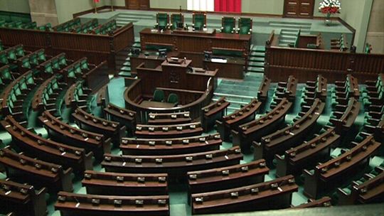 DWUKADENCYJNOŚĆ W SAMORZĄDACH POZOSTAJE
