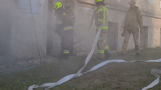 DYM, SYRENY I POZORANCI – GMINNE MANEWRY STRAŻACKIE W JERZMANOWEJ