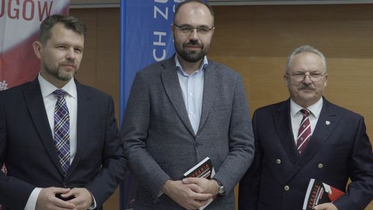DYSKUTOWALI O POTRZEBIE ZMIANY KONSTYTUCJI