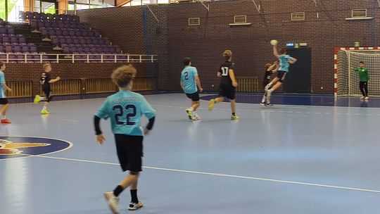 Emocje w hali. Młodzi szczypiorniści z Jerzmanowej w finale