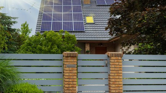 Energia odnawialna w Twoim inteligentnym domu – oszczędność, bezpieczeństwo, ekologia