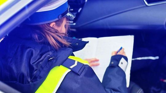 Ferie zimowe w Głogowie. Policja kontroluje autokary z dziećmi