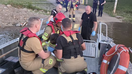 Głogów: Kobieta porwana przez nurt Odry. Wieczorna akcja ratunkowa