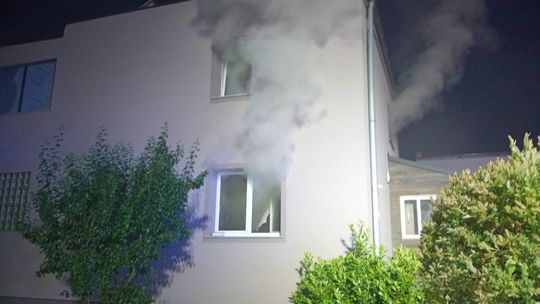 Głogów: Ogień odciął drogę ucieczki. Rodzina czekała na balkonie