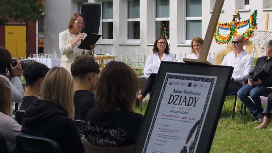 Głogowianie spotkali się przy „Dziadach”. Było sąsiedzko i literacko