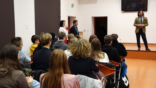 GŁOGOWSKA MŁODZIEŻ WYKAZAŁA SIĘ WIEDZĄ O SEJMIE