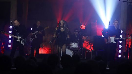 Gminny Dzień Kobiet w Jerzmanowej. Muzyka i zabawa w Stodole Kultury