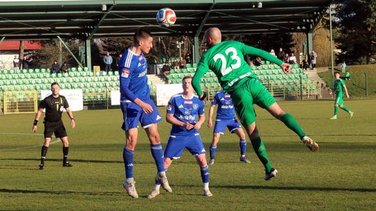 GÓRNIK WYPUŚCIŁ WYGRANĄ. GOL W KOŃCÓWCE I REMIS