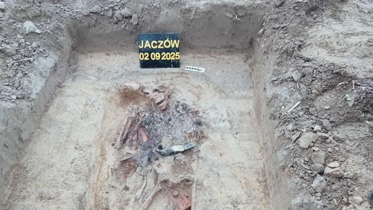 Grób żołnierza z II wojny odkryty w Jaczowie koło Głogowa