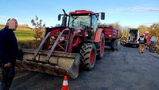 Groźne zderzenie osobówki z ciągnikiem