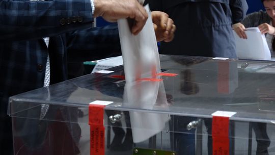 HOŁOWNIA: SKOŃCZYŁ SIĘ MONOPOL JEDNEJ PARTII