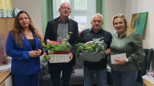 HUTNICY WSPARLI STOWARZYSZENIE „OTWARTE DRZWI”