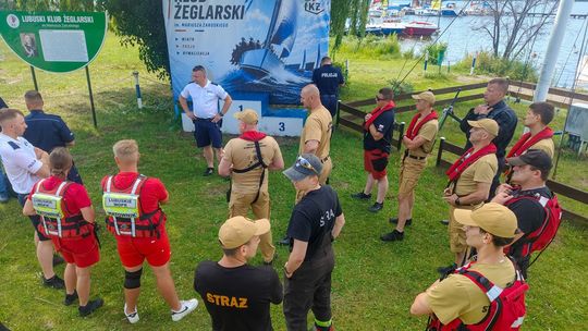 Jezioro Sławskie. Trwają poszukiwania 57-latka po skoku z łodzi