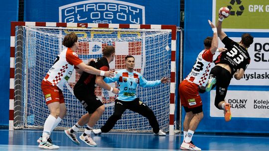 KGHM CHROBRY SPUŚCIŁ TĘGIE LANIE PIOTRKOWIANINOWI