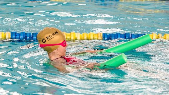 KGHM zaprasza dzieci na darmową naukę pływania