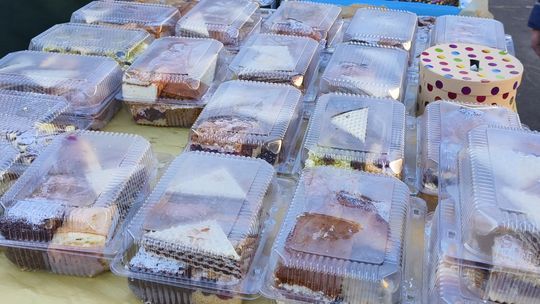 Kiermasz ciast przy ZPSW w Głogowie. Wszystko zniknęło w niecałe dwie godziny!