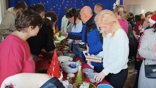 KIERMASZ ŚWIĄTECZNY W ZPSW. OZDOBY UCZNIÓW ZNIKNĘŁY BŁYSKAWICZNIE