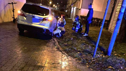 Kierowca najechał na leżącego na drodze mężczyznę Kierowca najechał na leżącego na drodze mężczyznę