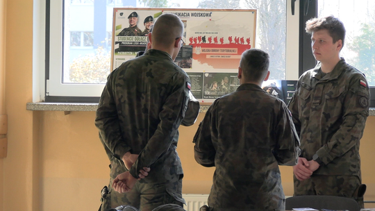 KILKASET OSÓB PRZED KOMISJĄ WOJSKOWĄ