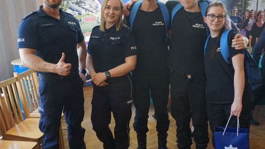 Klasa mundurowa pokazała klasę