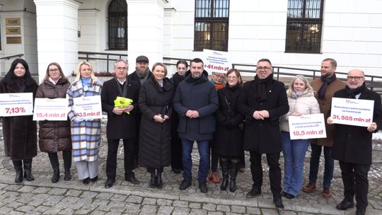 KOALICJA SIĘ CHWALI ZA PLECAMI PREZYDENTA