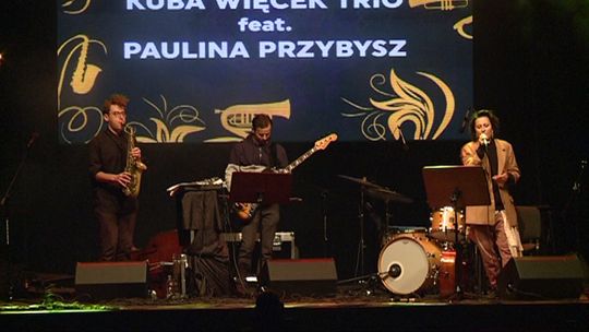 KOCHANOWSKI NA JAZZOWO. Koncert Kuby Więcka Trio i Pauliny Przybysz na GSJ.